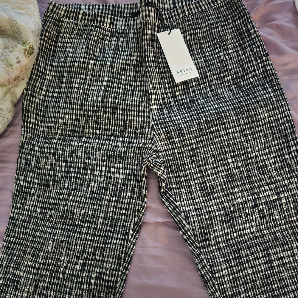 AKIRA FLOWER CHILD RUFFLE CAPRI Size 1X1X